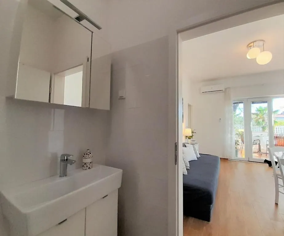 קרק Romantic Apartment Anna In The Center Of Krk