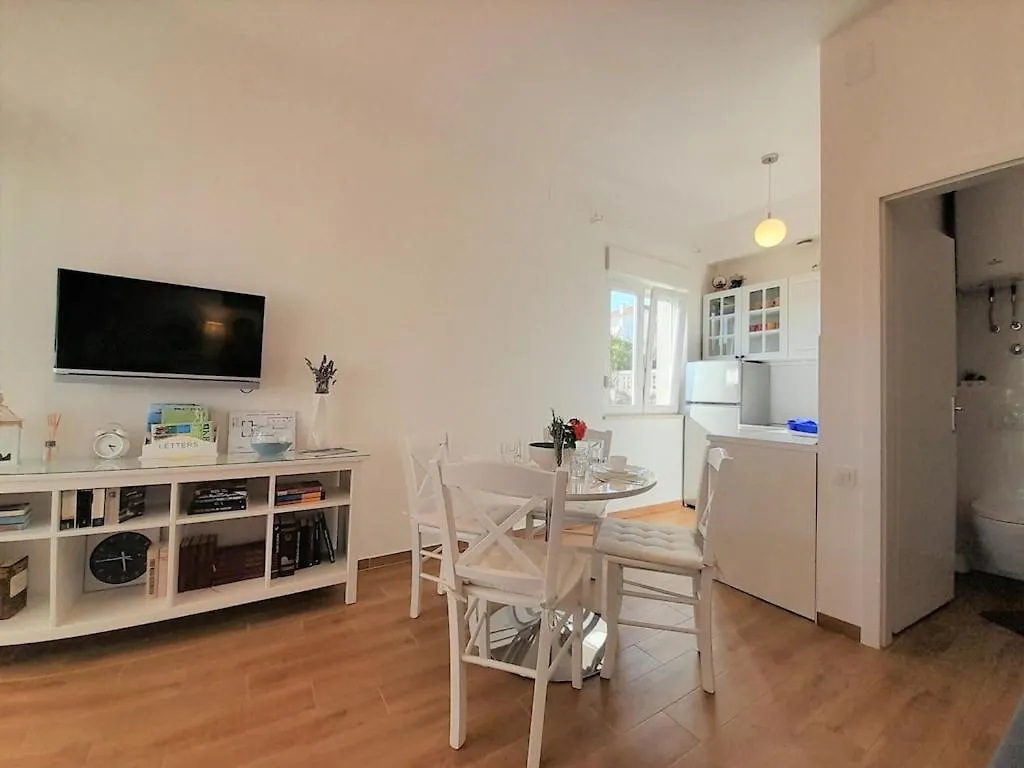 קרק Romantic Apartment Anna In The Center Of Krk קרואטיה